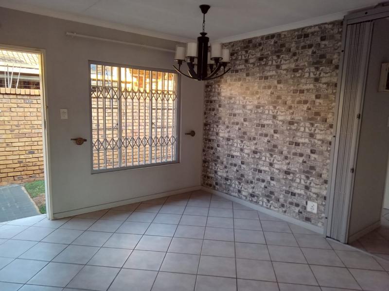 3 Bedroom Property for Sale in Rooihuiskraal North Gauteng