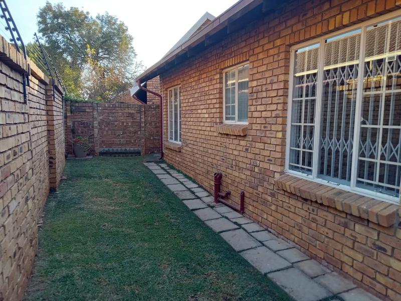 3 Bedroom Property for Sale in Rooihuiskraal North Gauteng
