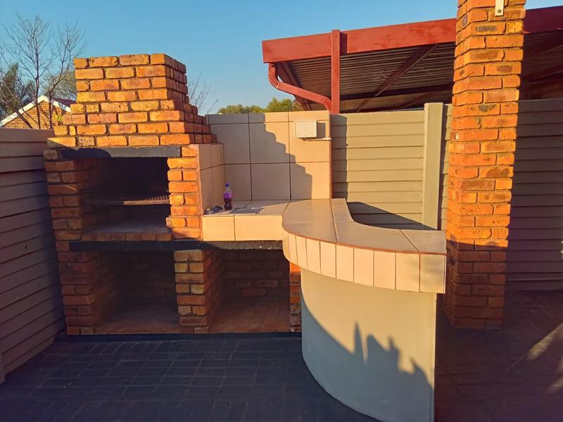 3 Bedroom Property for Sale in Rooihuiskraal North Gauteng