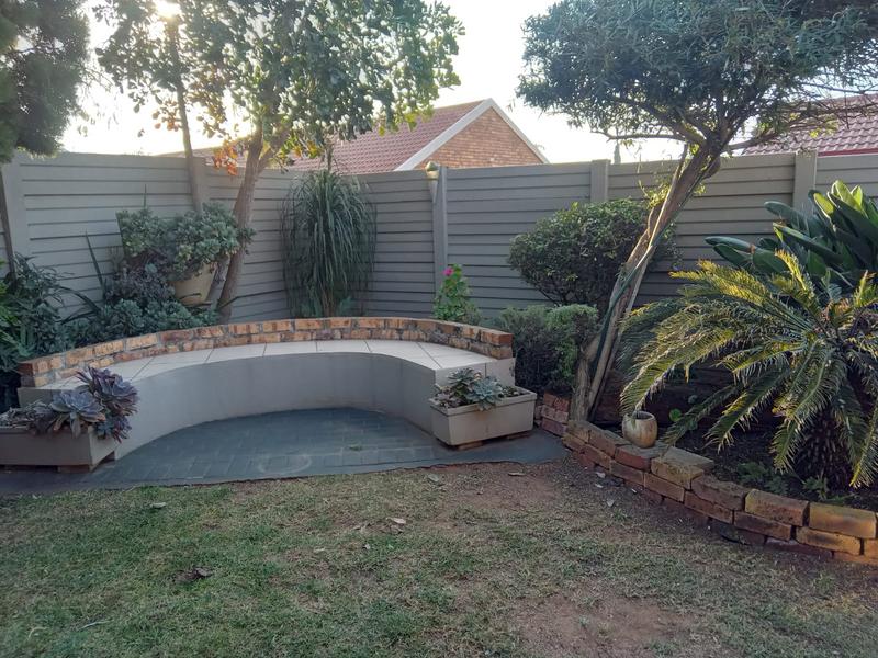 3 Bedroom Property for Sale in Rooihuiskraal North Gauteng