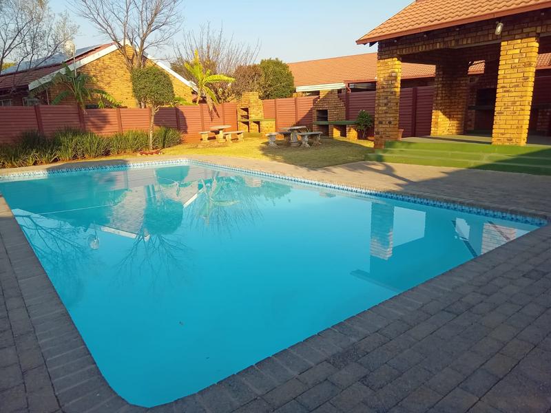 3 Bedroom Property for Sale in Rooihuiskraal North Gauteng
