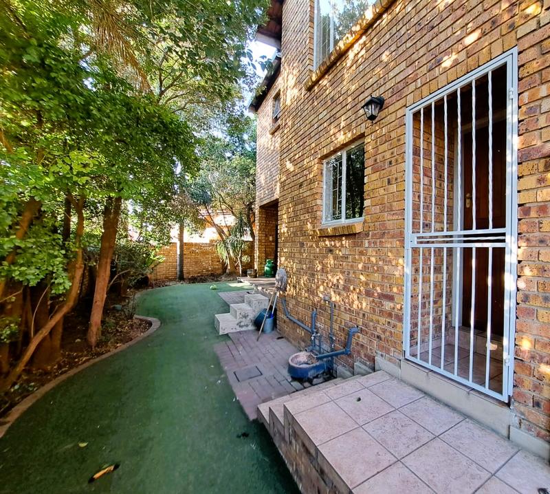 4 Bedroom Property for Sale in Amberfield Gauteng