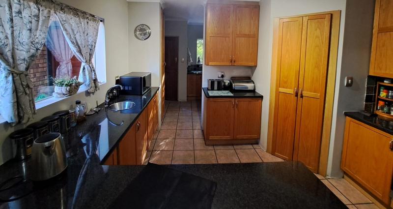 4 Bedroom Property for Sale in Amberfield Gauteng