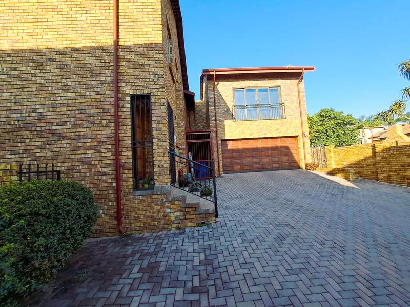 4 Bedroom Property for Sale in Amberfield Gauteng