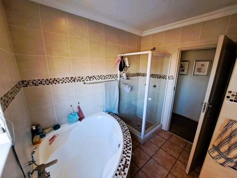 4 Bedroom Property for Sale in Amberfield Gauteng