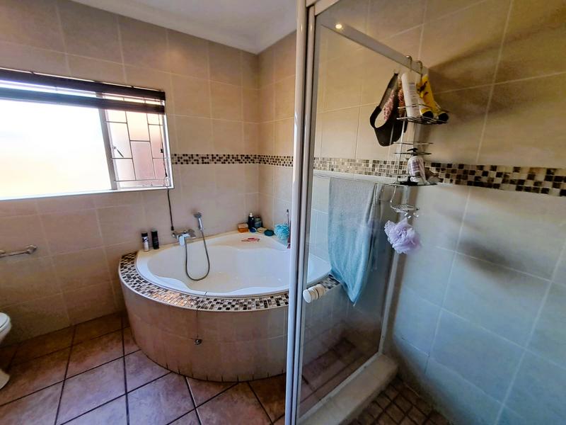 4 Bedroom Property for Sale in Amberfield Gauteng