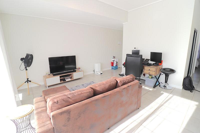 To Let 2 Bedroom Property for Rent in Waterfall Gauteng