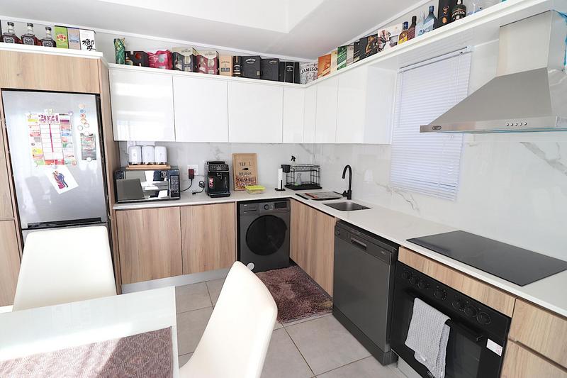 To Let 2 Bedroom Property for Rent in Waterfall Gauteng