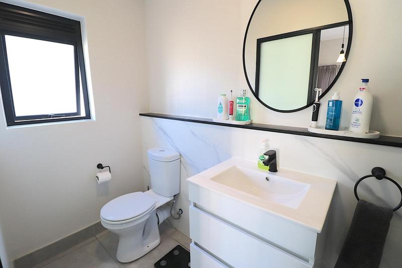 To Let 2 Bedroom Property for Rent in Waterfall Gauteng