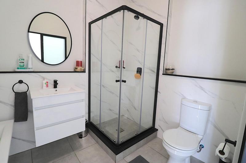 To Let 2 Bedroom Property for Rent in Waterfall Gauteng