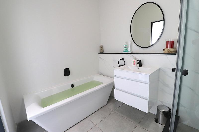 To Let 2 Bedroom Property for Rent in Waterfall Gauteng