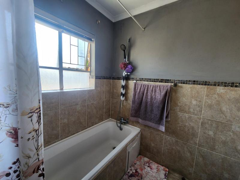 2 Bedroom Property for Sale in Allens Nek Gauteng