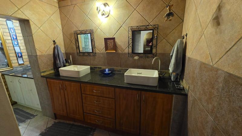 5 Bedroom Property for Sale in Doornpoort Gauteng