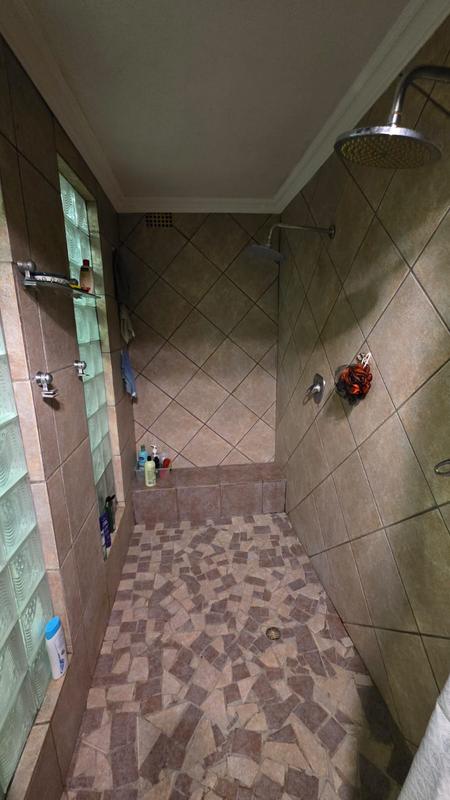 5 Bedroom Property for Sale in Doornpoort Gauteng