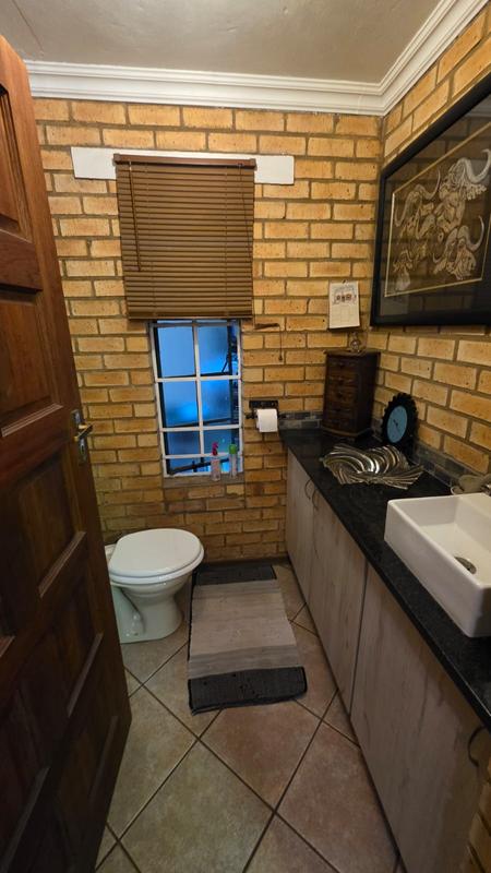 5 Bedroom Property for Sale in Doornpoort Gauteng