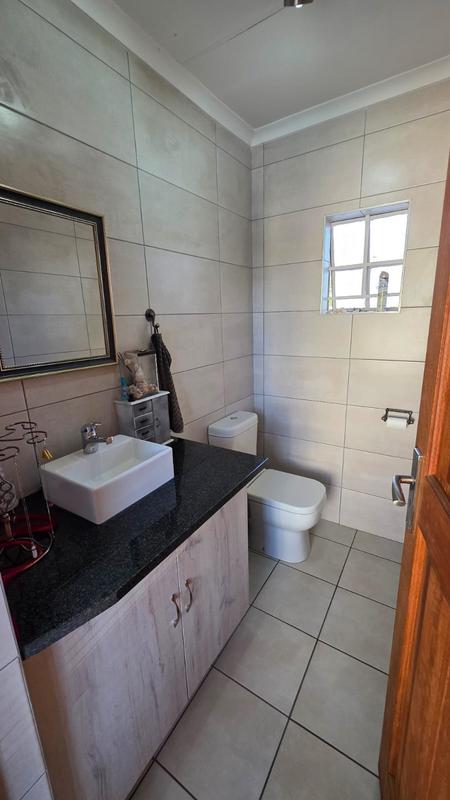 5 Bedroom Property for Sale in Doornpoort Gauteng