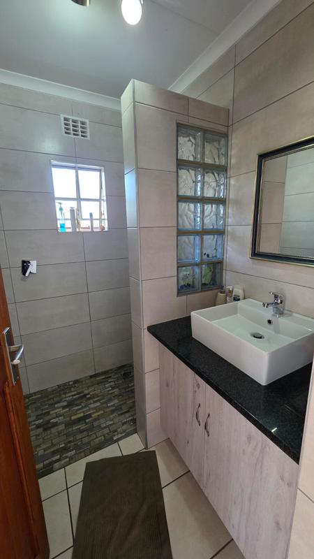 5 Bedroom Property for Sale in Doornpoort Gauteng