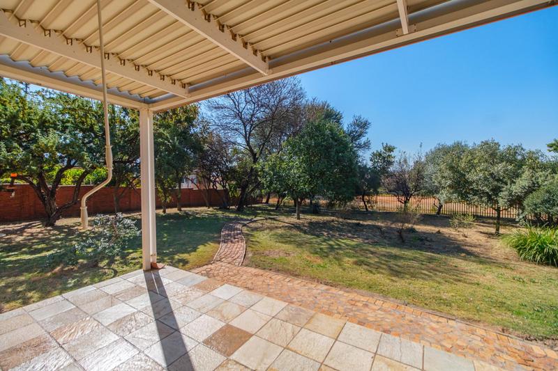 6 Bedroom Property for Sale in Ruimsig Gauteng