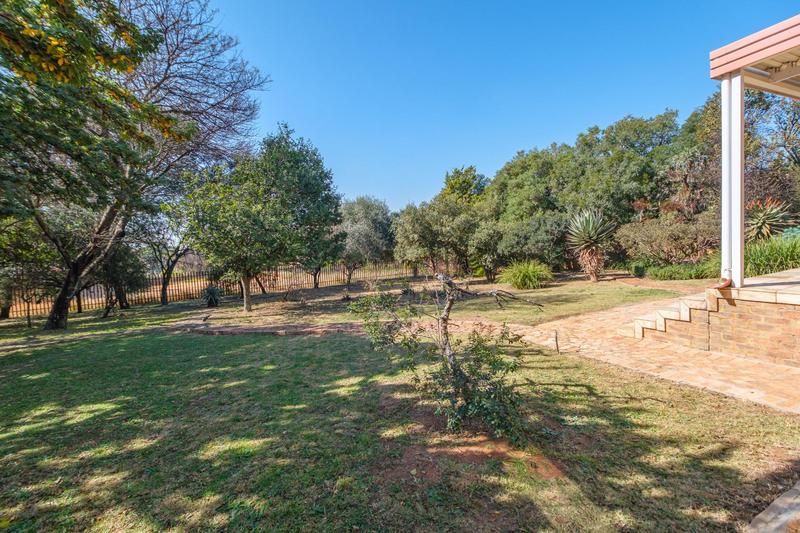 6 Bedroom Property for Sale in Ruimsig Gauteng