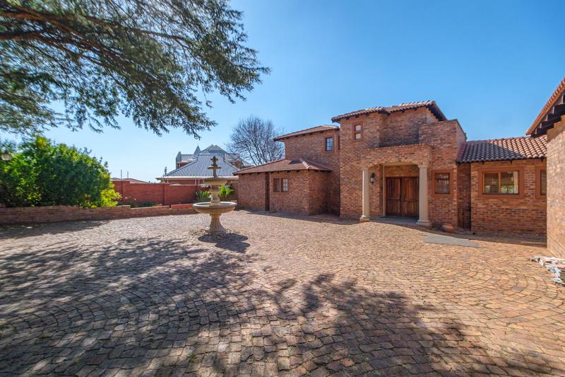 6 Bedroom Property for Sale in Ruimsig Gauteng