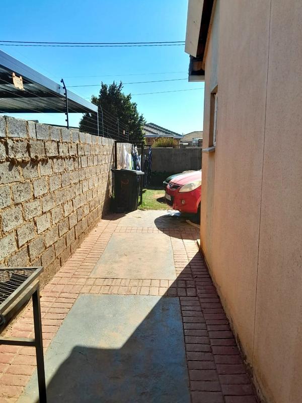 2 Bedroom Property for Sale in Protea Glen Gauteng