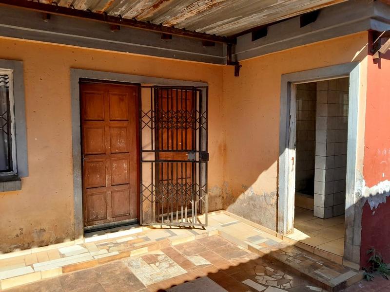 2 Bedroom Property for Sale in Protea Glen Gauteng