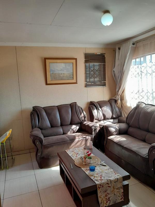 2 Bedroom Property for Sale in Protea Glen Gauteng