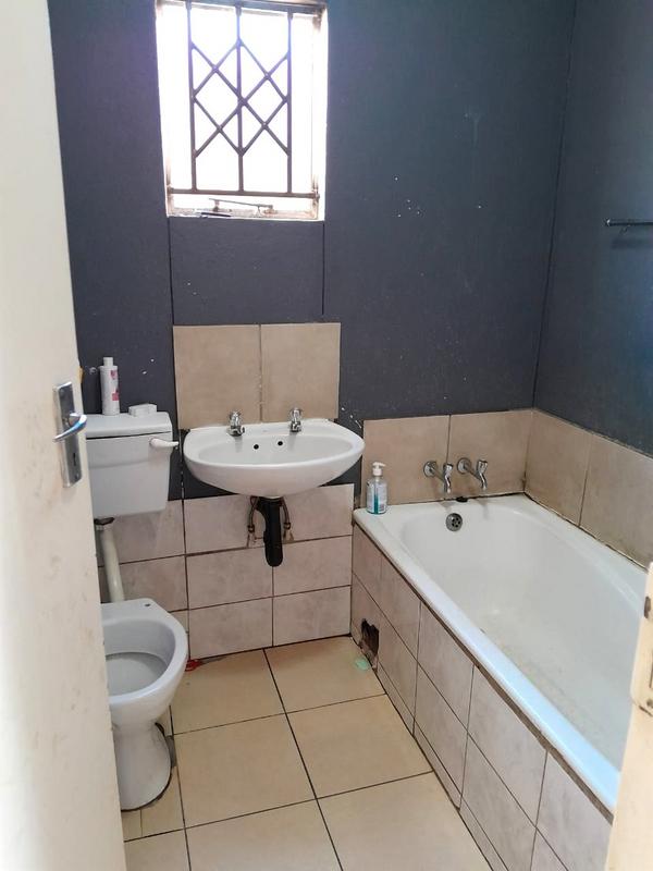 2 Bedroom Property for Sale in Protea Glen Gauteng