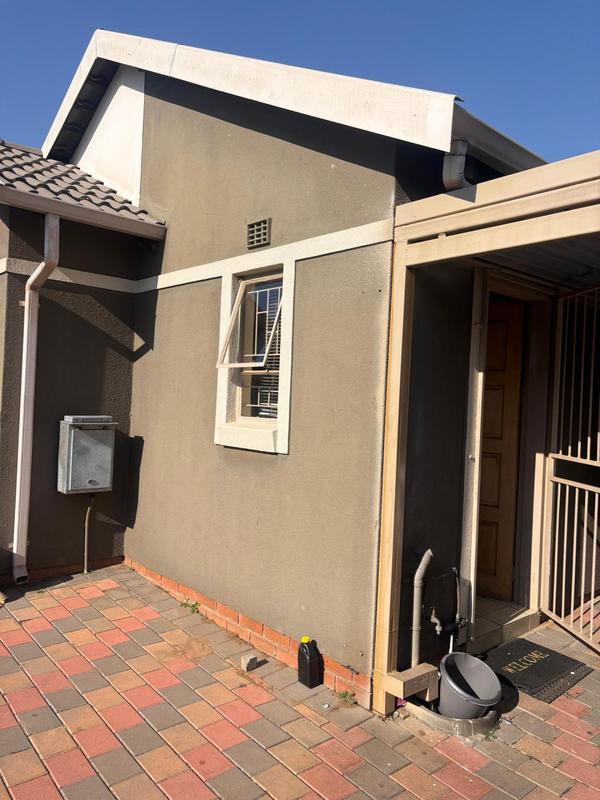 2 Bedroom Property for Sale in Albertsdal Gauteng