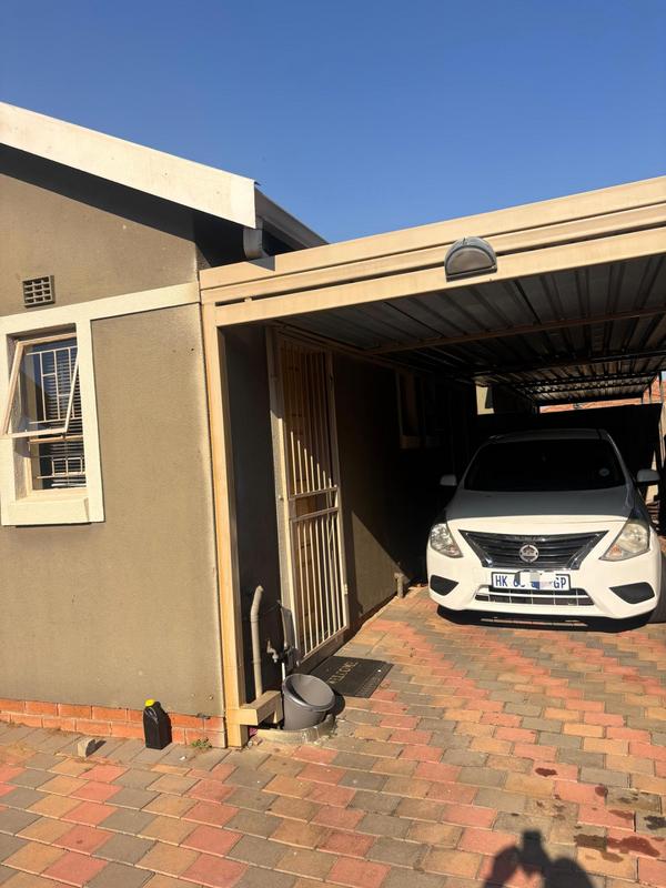 2 Bedroom Property for Sale in Albertsdal Gauteng