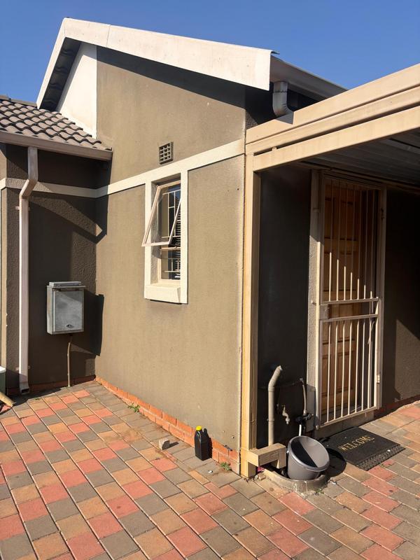 2 Bedroom Property for Sale in Albertsdal Gauteng