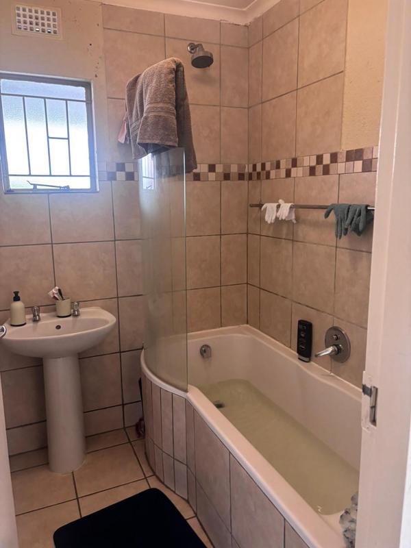 2 Bedroom Property for Sale in Albertsdal Gauteng