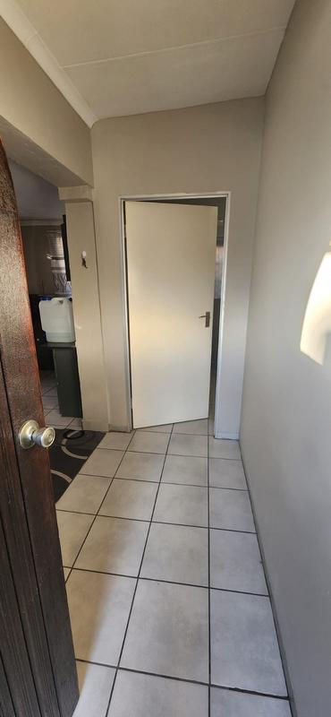 1 Bedroom Property for Sale in Robindale Gauteng