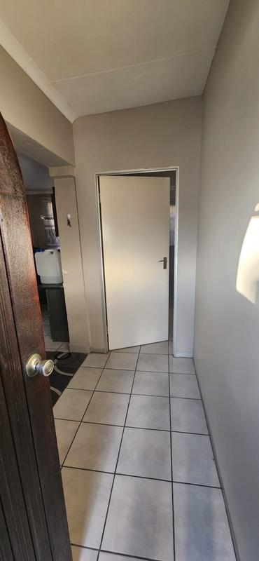 1 Bedroom Property for Sale in Robindale Gauteng
