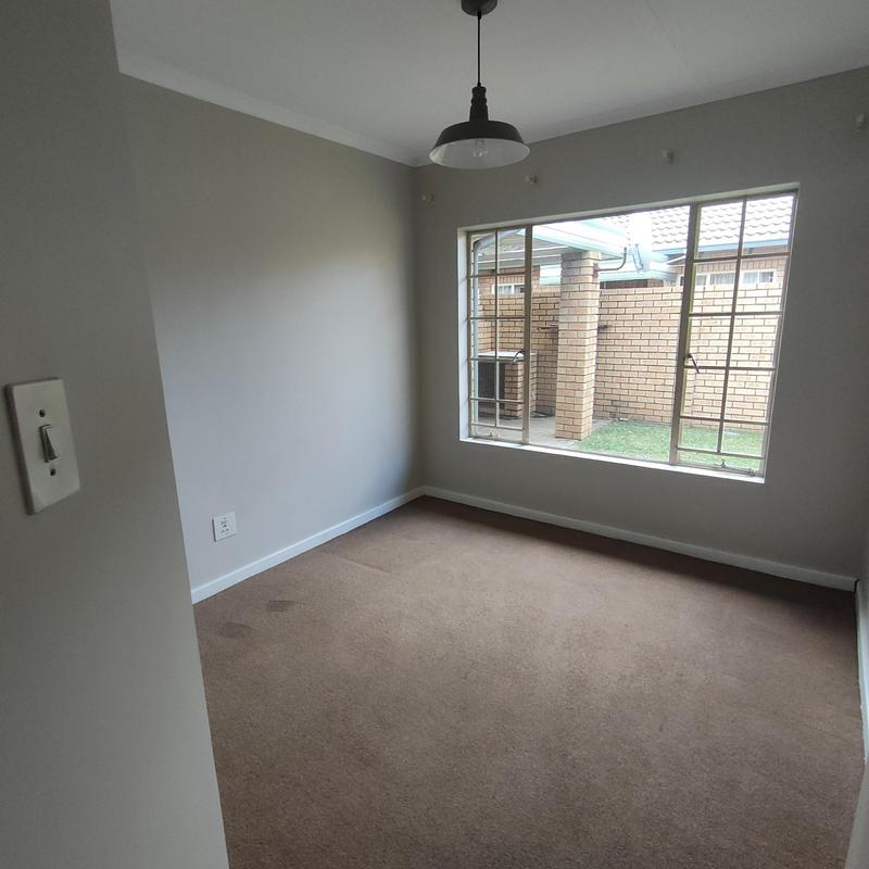 To Let 2 Bedroom Property for Rent in Eldoraigne Gauteng