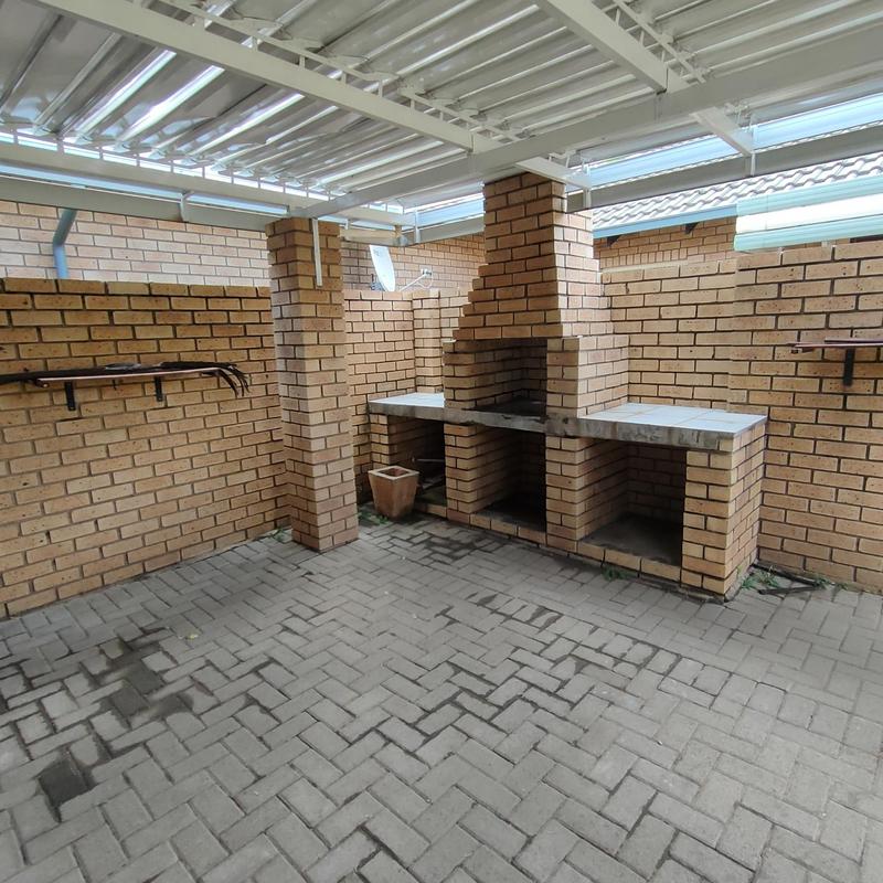 To Let 2 Bedroom Property for Rent in Eldoraigne Gauteng