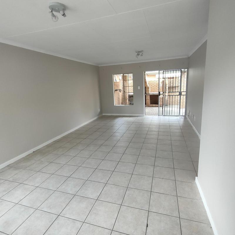 To Let 2 Bedroom Property for Rent in Eldoraigne Gauteng