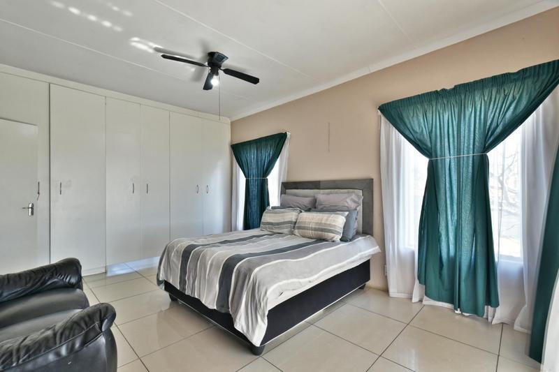 5 Bedroom Property for Sale in Tulisa Park Gauteng