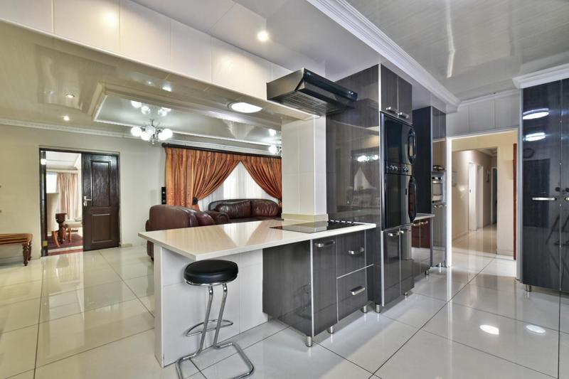 6 Bedroom Property for Sale in Weltevreden Park Gauteng