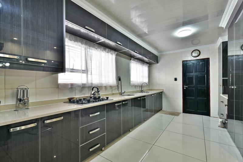 6 Bedroom Property for Sale in Weltevreden Park Gauteng