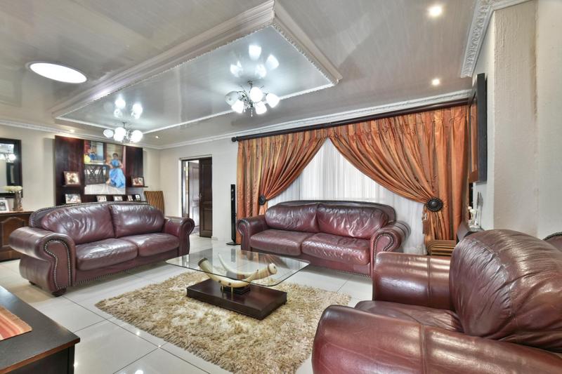 6 Bedroom Property for Sale in Weltevreden Park Gauteng