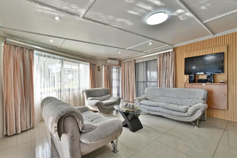 6 Bedroom Property for Sale in Weltevreden Park Gauteng