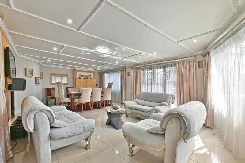 6 Bedroom Property for Sale in Weltevreden Park Gauteng