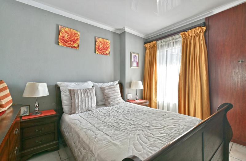 6 Bedroom Property for Sale in Weltevreden Park Gauteng