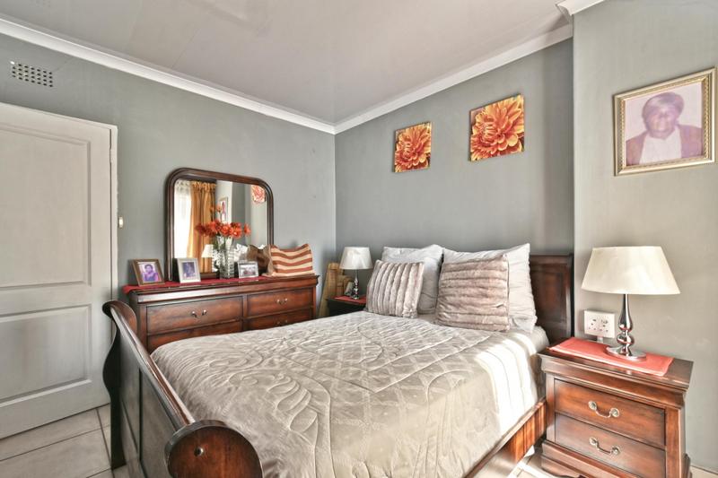 6 Bedroom Property for Sale in Weltevreden Park Gauteng