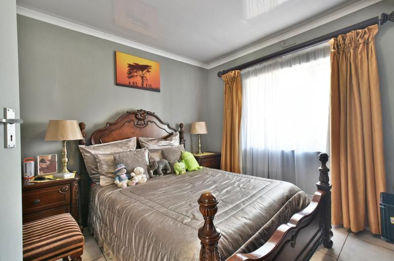 6 Bedroom Property for Sale in Weltevreden Park Gauteng