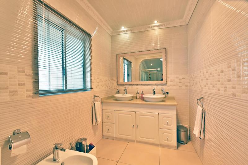 6 Bedroom Property for Sale in Weltevreden Park Gauteng