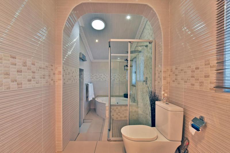 6 Bedroom Property for Sale in Weltevreden Park Gauteng