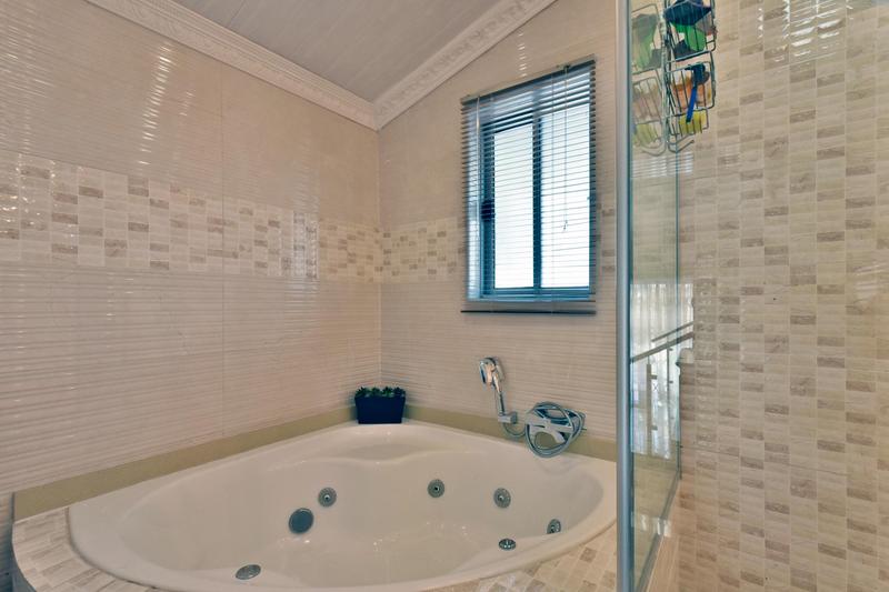 6 Bedroom Property for Sale in Weltevreden Park Gauteng