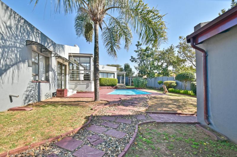 6 Bedroom Property for Sale in Weltevreden Park Gauteng